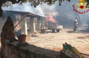 Terrore a Ozieri, incendio minaccia le case: in campo anche due canadair