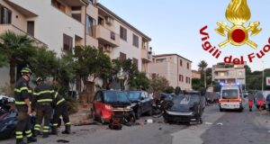 Incidente a La Maddalena: auto fuori controllo travolge veicoli in sosta