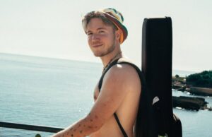 Alfa incantato dalla Sardegna: “Vi amo, siete la mia serotonina”