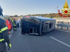 San Teodoro, scontro spaventoso e furgone ribaltato: due feriti