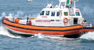 Panico a Pistis: famiglia in balia delle onde, salvati dalla Guardia Costiera