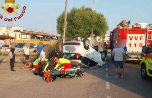 Arzachena, scontro violentissimo: vettura ribaltata, 5 feriti