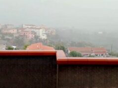 Iglesias travolta da una bomba d’acqua, strade allagate e danni | Video