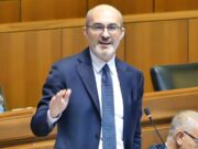 Regione, Truzzu attacca: “Ruoli inventati per giustificare indennità esorbitanti”