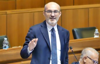 Regione, Truzzu attacca: “Ruoli inventati per giustificare indennità esorbitanti”