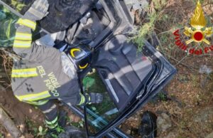 Villamassargia, auto si ribalta e finisce sul greto di un fiume: ferito il conducente