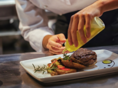 Ferragosto nel Sud Sardegna: il 70% dei ristoranti aperti, menù fissi tra 40 e 80 euro