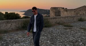 Stefano De Martino ritrova l’amore in Sardegna: fotografato insieme a Caroline