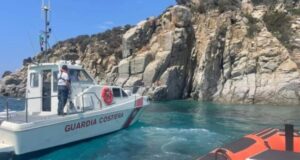 Cade dagli scogli a Solanas, 15enne in gravi condizioni