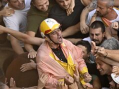 Palio di Siena, trionfa Giuseppe Zedde: Noragugume fa festa