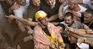 Palio di Siena, trionfa Giuseppe Zedde: Noragugume fa festa