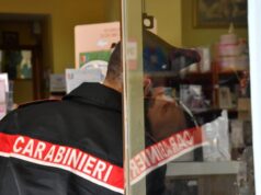 Calasetta, rubava soldi dal bancomat di un centenario: badante denunciato