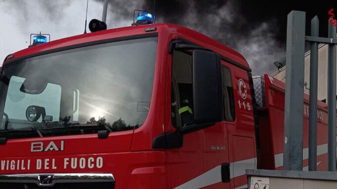 Selargius, automobile a fuoco sulla ss 387: intervengono i Vigili del fuoco