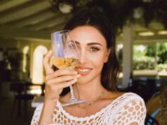 Belen, altra sfuriata in Sardegna dopo la lite dal benzinaio: volano patatine