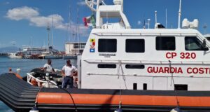 Barchino finisce sugli scogli a Capo Spartivento: 6 migranti soccorsi