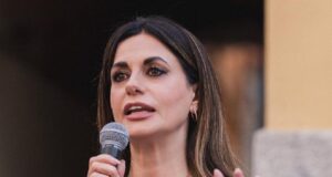 Rossella Brescia denuncia: “Un passeggero ha fumato sul volo Cagliari-Roma”