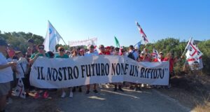 San Giovanni Suergiu, corteo pacifico contro la discarica di rifiuti speciali