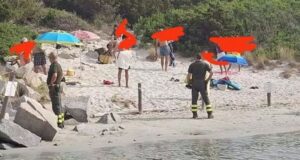 Punta Molentis, bagnanti sulle dune di sabbia nonostante il divieto