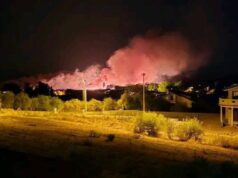 Santadi, grande incendio nelle campagne: in volo anche due Canadair