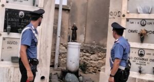 Cagliari, atto vandalico al cimitero San Michele: incendiata statua di Padre Pio