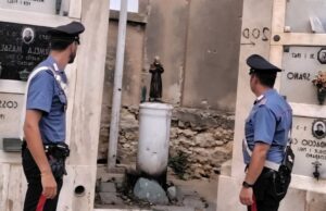 Cagliari, atto vandalico al cimitero San Michele: incendiata statua di Padre Pio
