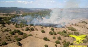 Sardegna, 10 incendi nella giornata odierna: paura nelle campagne di Padria