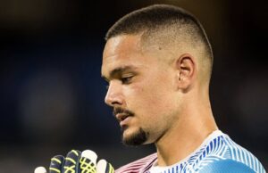 Napoli-Cagliari 1-0, il muro rossoblù cade all’ultimo secondo