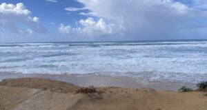 Buggerru, salva due ragazzi in mare e muore | La sindaca: “Pagata imprudenza altrui”