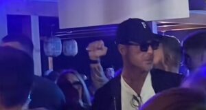 Polemiche su Fabrizio Corona a Platamona: “Vengo a prendervi a schiaffi”