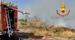 Quartu, vasto incendio sulla provinciale 17: Vigili del Fuoco impegnati per 7 ore