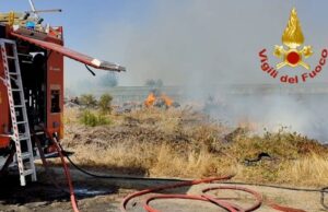 Quartu, vasto incendio sulla provinciale 17: Vigili del Fuoco impegnati per 7 ore