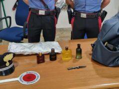 Guspini, ruba profumi con una borsa schermata: arrestato un 23enne