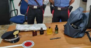 Guspini, ruba profumi con una borsa schermata: arrestato un 23enne
