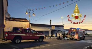 Palau, fiamme all’alba in un bar: danni ingenti