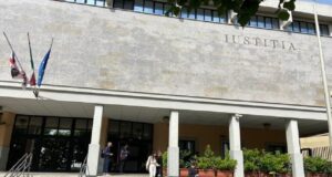 Olbia, assistente sociale perseguitata: bracciale elettronico per un 48enne