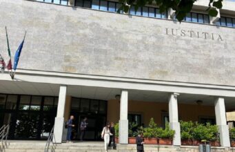 Olbia, assistente sociale perseguitata: bracciale elettronico per un 48enne