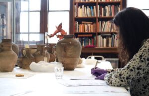 Tesori di Tharros, dalla Gran Bretagna a Cabras: resi 132 reperti archeologici