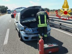 Norbello, perde il controllo dell’auto e si schianta sul guardrail: due feriti