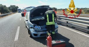 Norbello, perde il controllo dell’auto e si schianta sul guardrail: due feriti