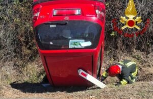 Oristano, auto si ribalta sulla Sp 11: ferite una donna e una bambina