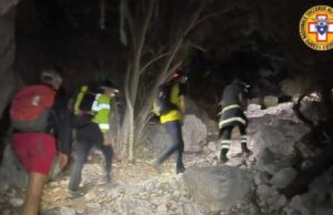 Cala Luna, si perde lungo il sentiero: escursionista salvato a notte fonda