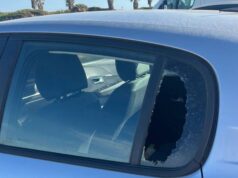 Ladri in azione a Is Arutas, finestrini spaccati e furti nelle auto