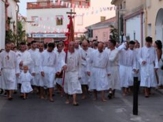 Cabras, la corsa degli Scalzi ha sciolto il voto tra fatica e commozione