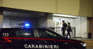 Sassari, violenta lite tra coinquilini finisce a coltellate: un arresto e un ferito