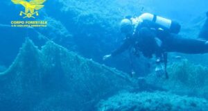 Villasimius, la Forestale recupera una rete “fantasma” di 300m