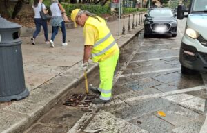 Cagliari, via Roma allagata: “Colpa di una caditoia non pulita”