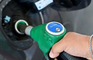 Truffa al distributore, eroga meno benzina di quella pagata: gestore denunciato