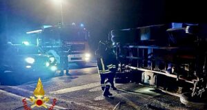 Alghero, furgone si ribalta nella notte