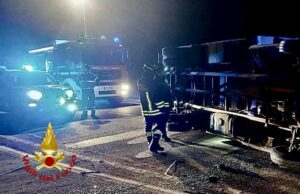 Alghero, furgone si ribalta nella notte