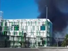 Incendio a Cagliari, le fiamme avvolgono alcuni capannoni in viale Elmas